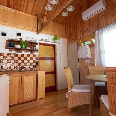 Barna Fahaz Apartment